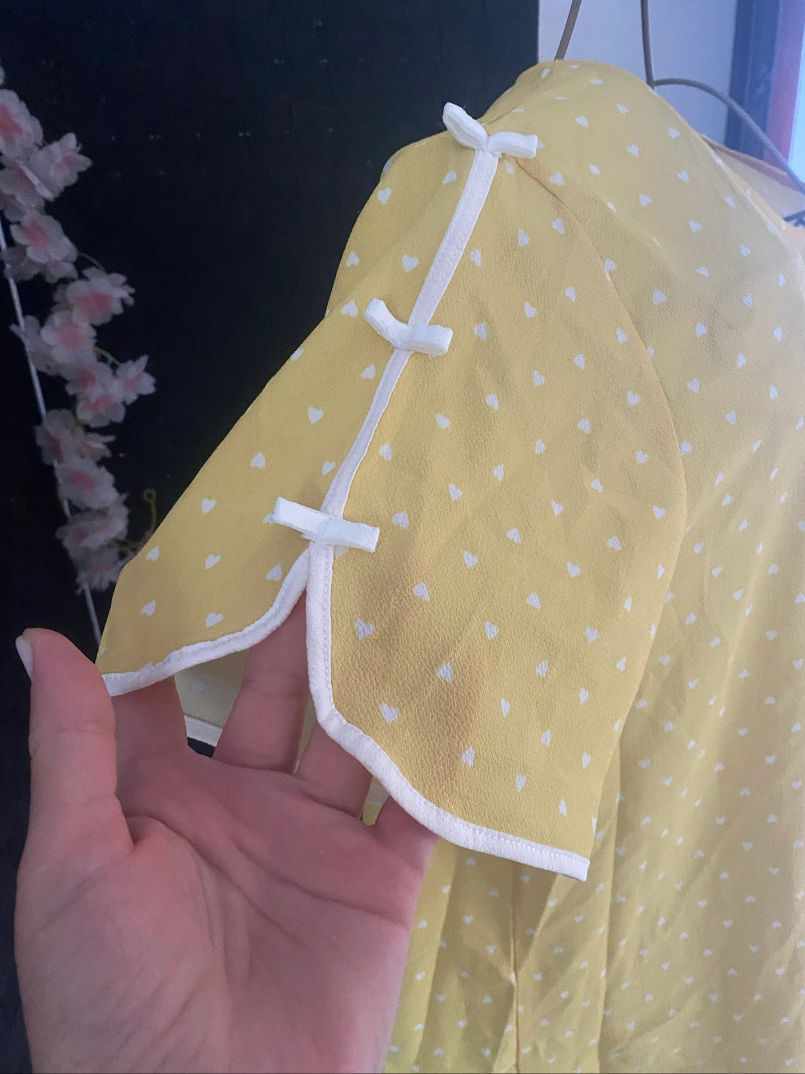 Túnica amarilla con corazones – photo 2